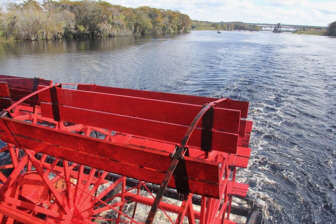 Dining Cruise Experiences on St Johns River from Sanford Florida - Live Entertainment and Table Service: The Vibe You Feel