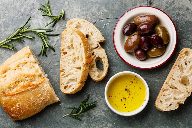 Flavors of Winter Haven Food Tour - Stop 1: Richard’s Coffee pistachio muffins (sweet start, local coffee story)