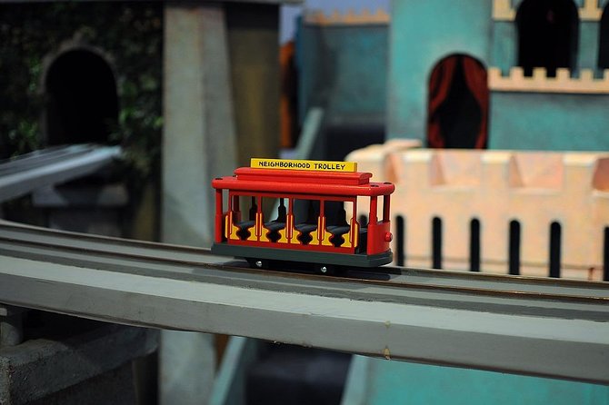 Hello Neighbor! The Mister Rogers Walking Tour! - The story beyond the TV show: Latrobe to Rollins College