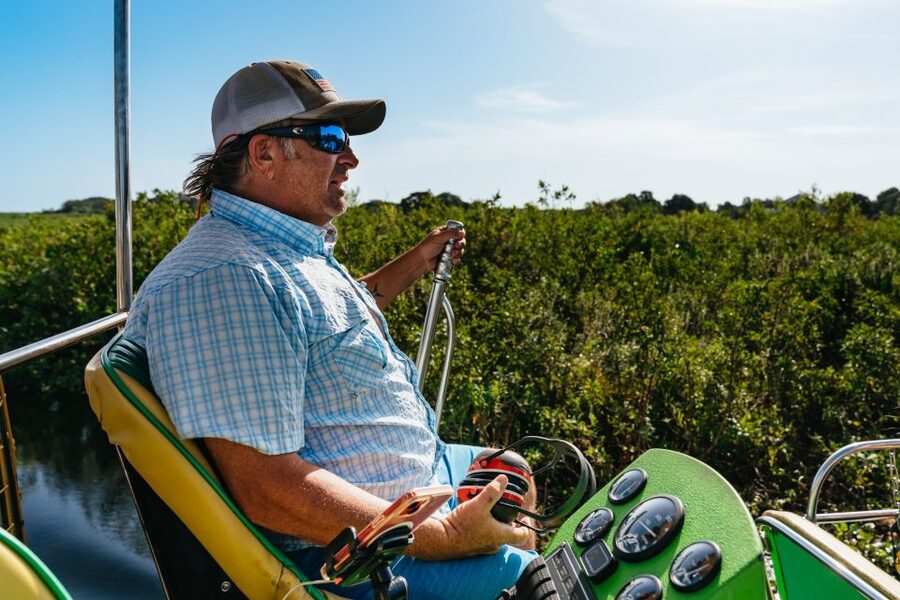 Kissimmee: Everglades Airboat Adventure Tour - Wildlife and flora spotting, including American alligators