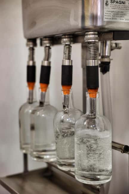 Orlando: Caribbean Moonshine Distillery Tour and Tasting - The six rum flavors: how the tasting is set up