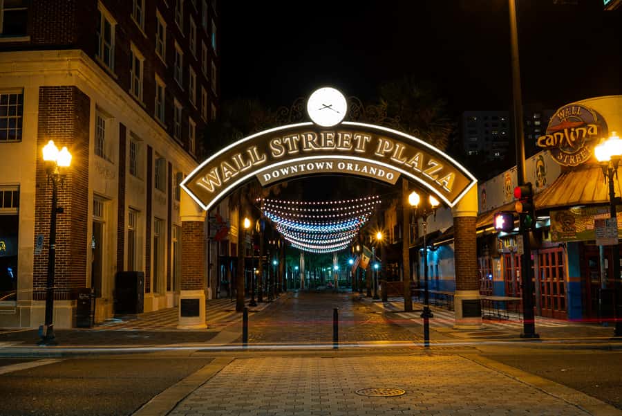 Orlando Haunts: Ghouls and Ghosts Tour - Meeting on Magnolia & Central, with a lantern in hand