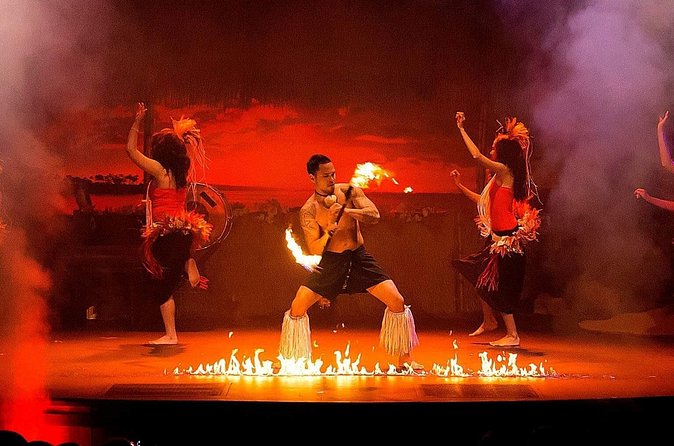 Orlando Polynesian Fire Luau and Dinner Show Experience - The live band and host: comedy is part of the show