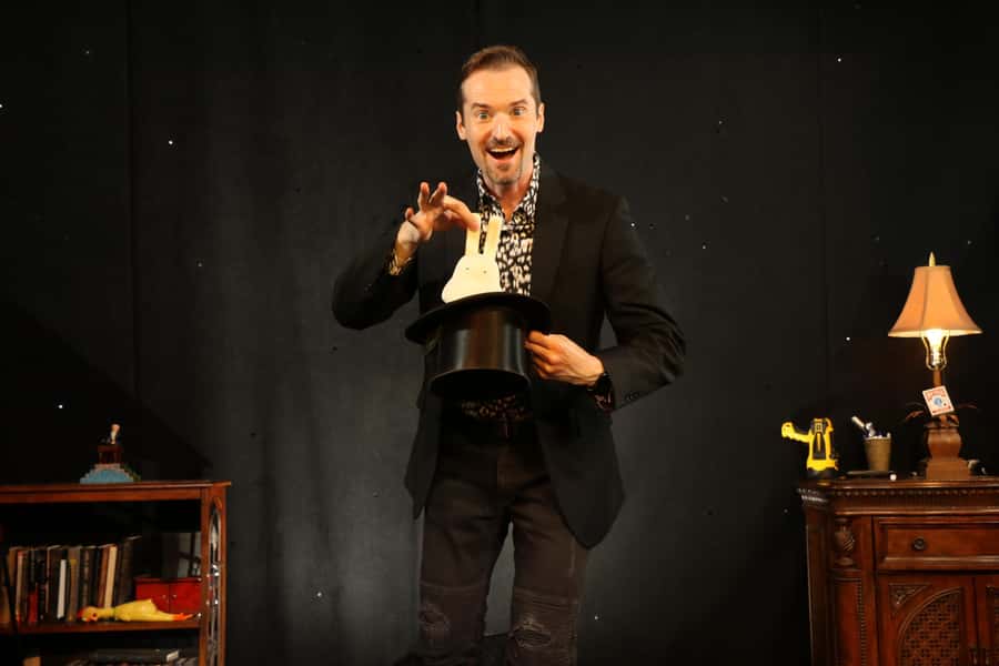 Orlando: The Outta Control Magic Comedy Dinner Show - Tony Brent’s one-man show: magic, impersonations, and nonstop improv