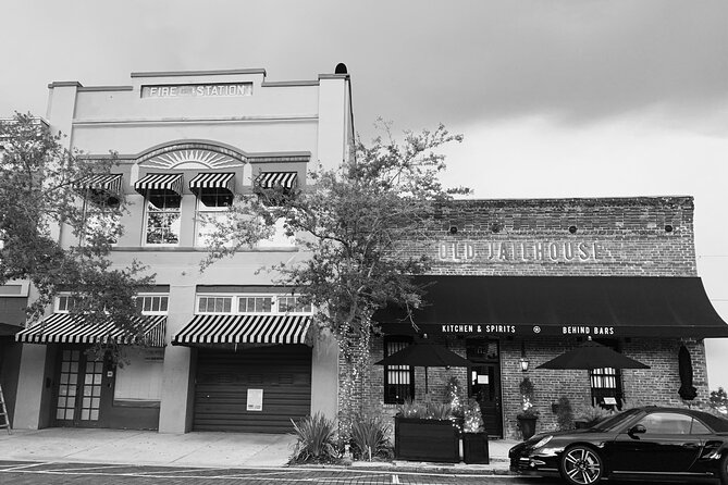 Sanford Ghost Tour - The small-group walking format: better hearing, better atmosphere