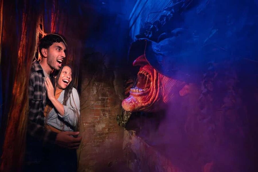 Universal Orlando Resort: Halloween Horror Nights - The scar-route basics: haunted houses, scare zones, and live shows
